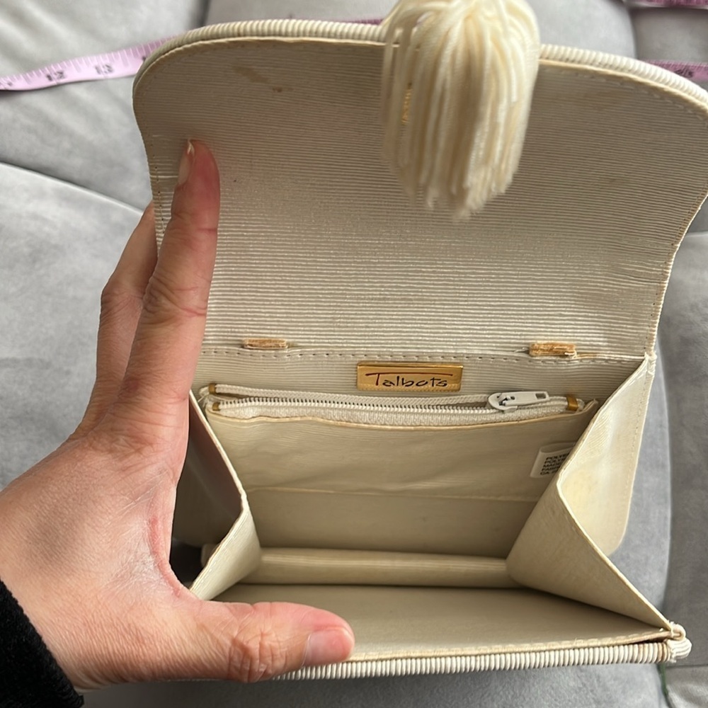 “Talbots: Clutch Purse” - Picture 4 of 8